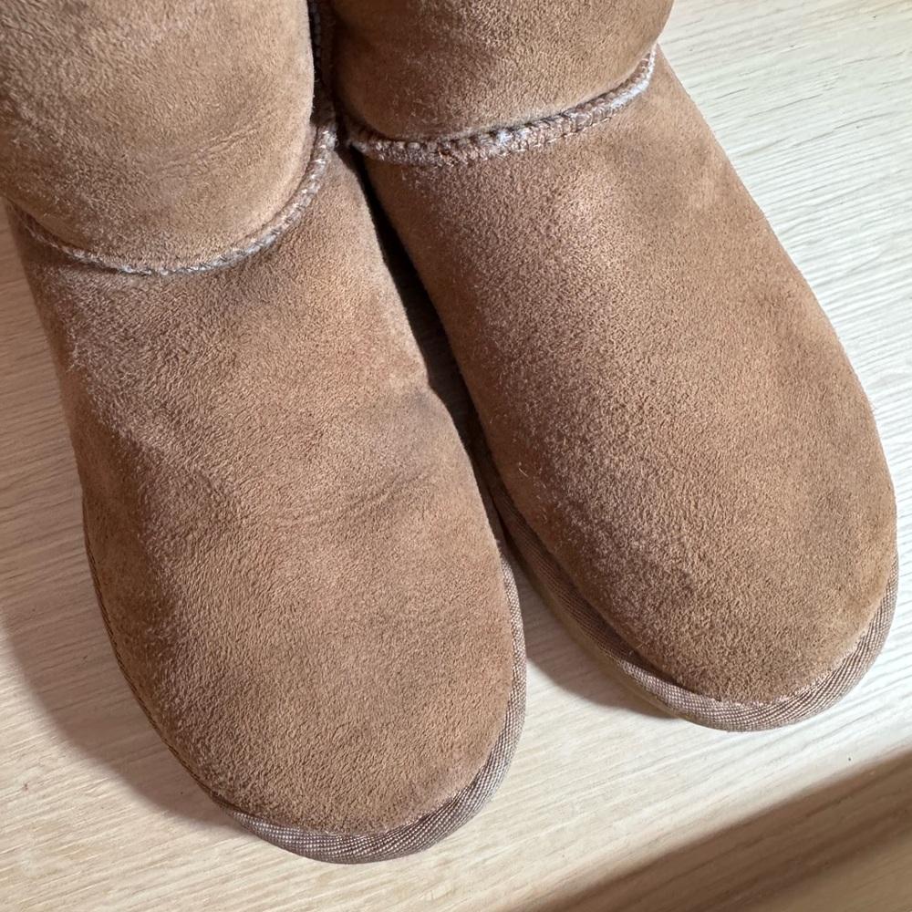 UGG Chestnut Winter Boots - Picture 4 of 6